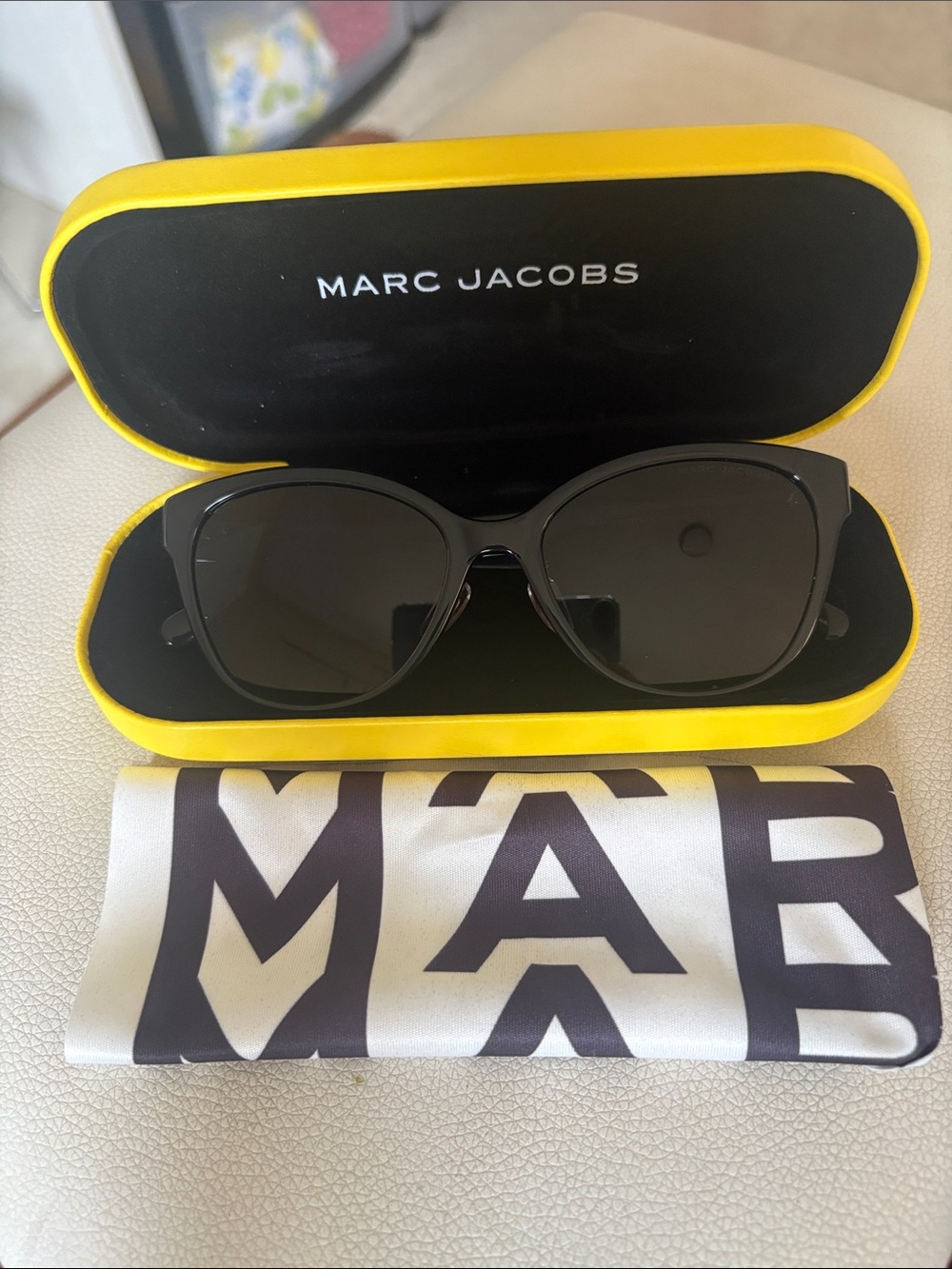 Marc Jacobs Black cat eye
